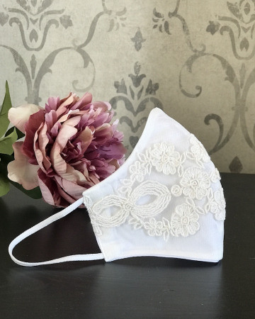 Mascarilla con bordado sobre tul Mascarilla con bordado sobre tul